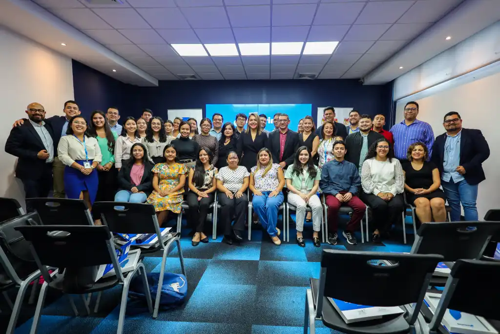 Más de 20 Jóvenes graduados bajo plan mentorías Gloria de Kriete