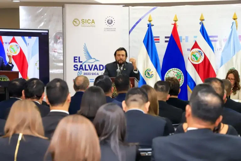 Gradúan segundo Diplomado en Integración Centroamericana