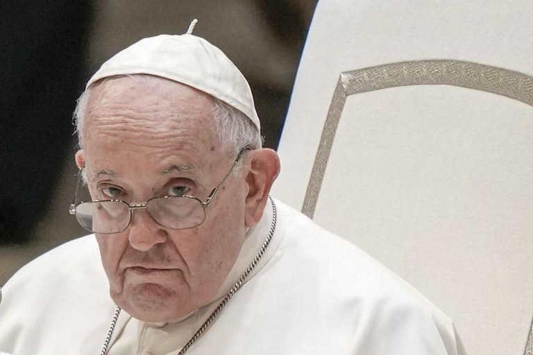 La autoridad máxima de la iglesia católica aseguró que a pesar de su condición de salud, procura no interrumpir sus obligaciones en el vaticano.