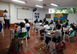 El Ministerio de Educación (MINED), informó que las clases se reanudan a nivel nacional el próximo viernes 3 de noviembre (mañana).