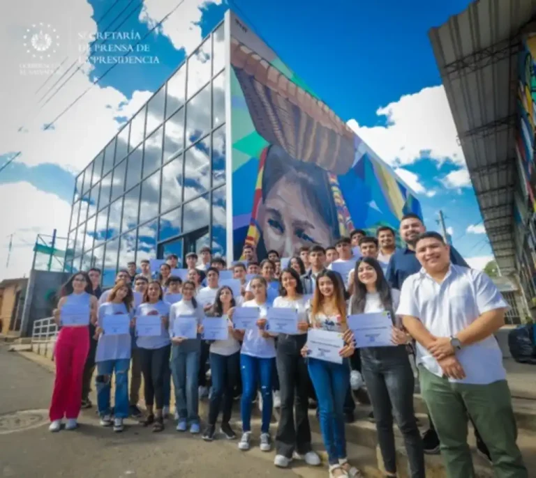 Gobierno clausura programa de formación CUBO Santa Ana