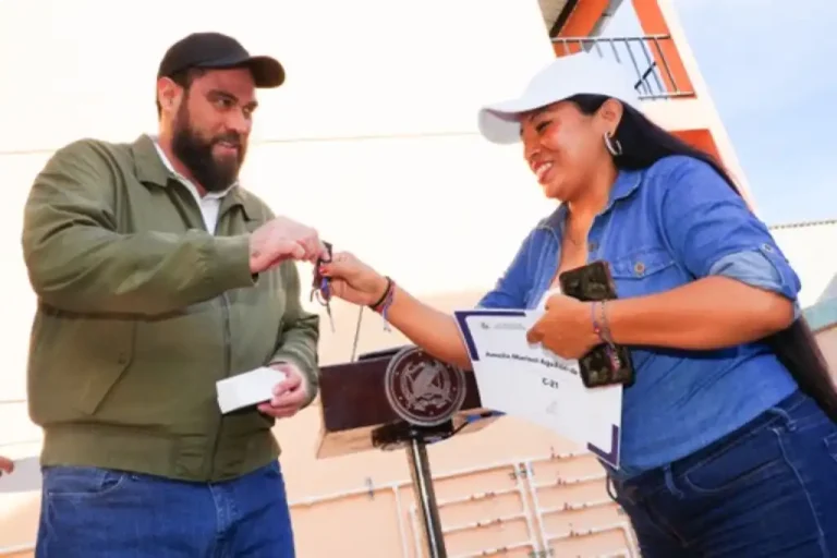 Alcalde Durán entrega viviendas La Pedrera y Nueva Esperanza