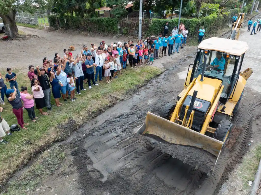 La DOM inicia mejora de calles rurales de Tepetitán, San Vicente