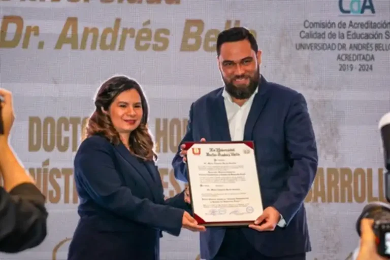 Alcalde Mario Durán recibe Doctorado Honoris Causa