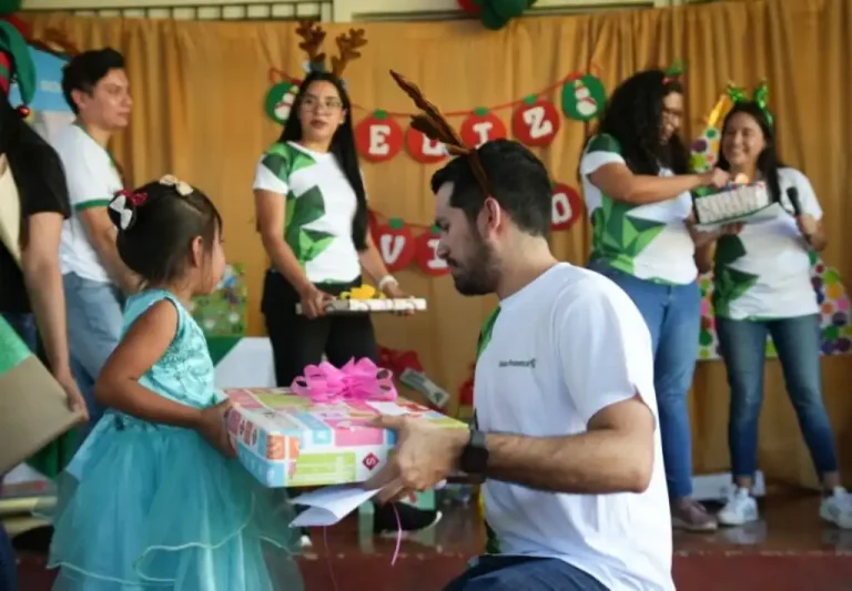 Promérica celebra Navidad a niños de Aldeas Infantiles SOS