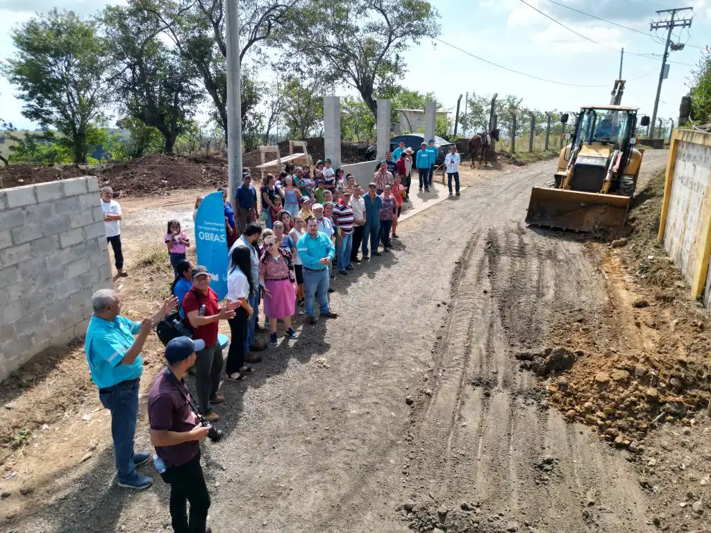 Habitantes San Pedro Puxtla beneficiado con proyecto de la DOM