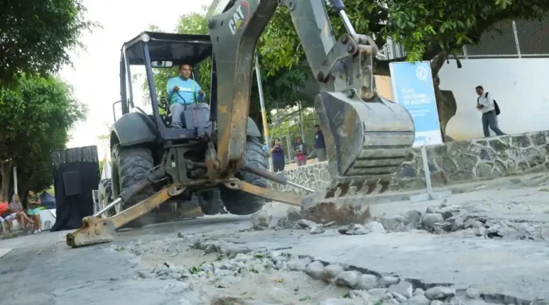 DOM renueva calles con adoquín en San Rafael, Chalatenango