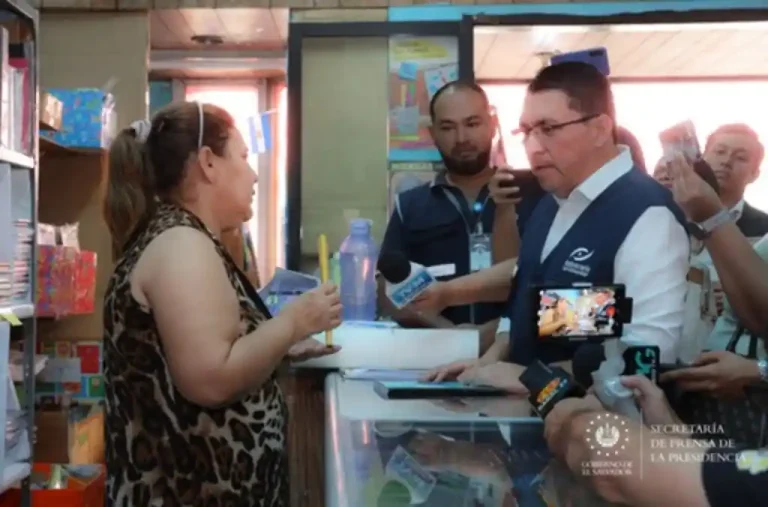 Plan Defensoría Escolar 2024 para evitar incremento de útiles