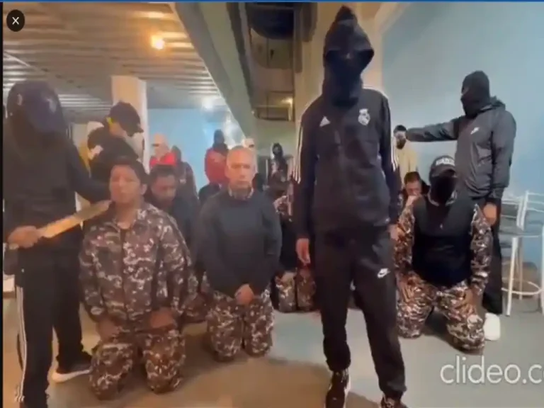Reclusos mantienen de rodillas a autoridades penales de Ecuador