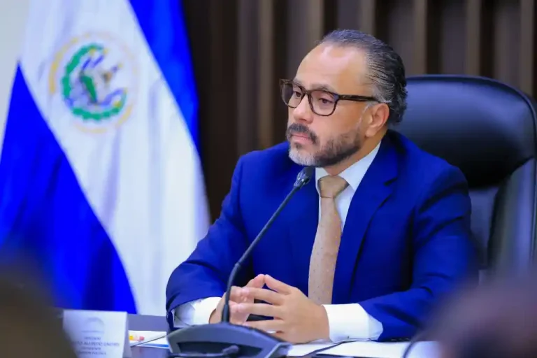 Diputados reciben FEDEMED para Ley certificación especialidades
