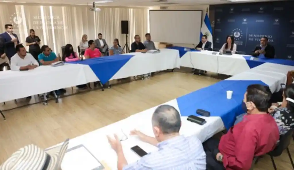 Gobierno lleva solución familias afectadas lotificadoras irregulares