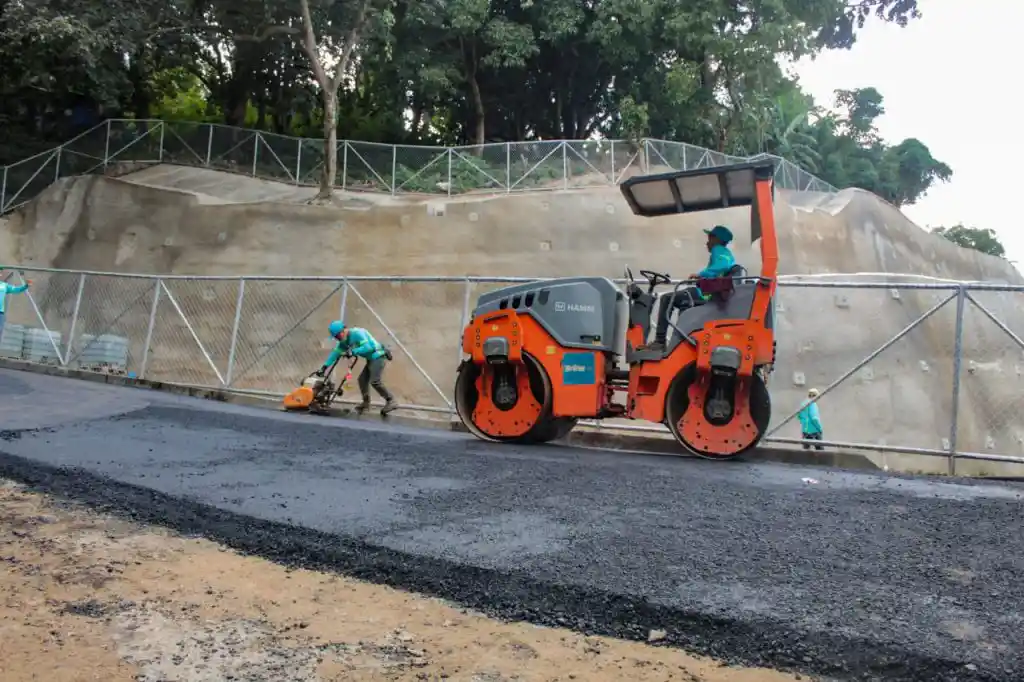 DOM construye obras y renueva red vial colonia Brisas, Soyapango