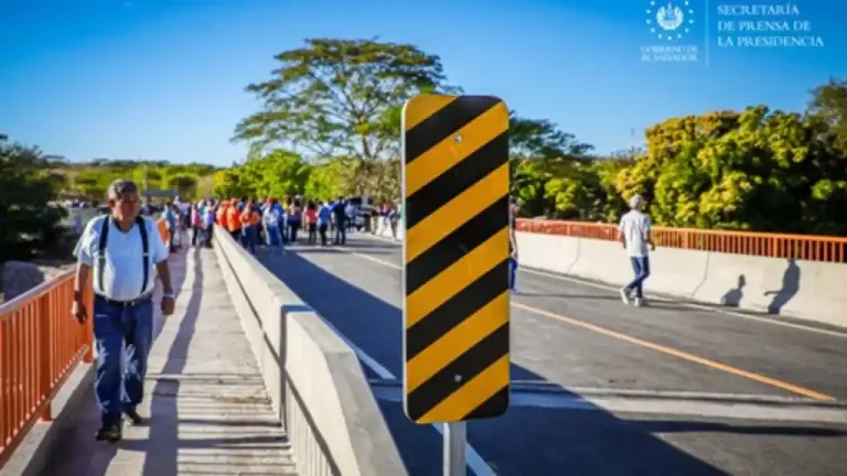 Habilitan paso vehicular puente del río Taisihuat, en San Miguel 