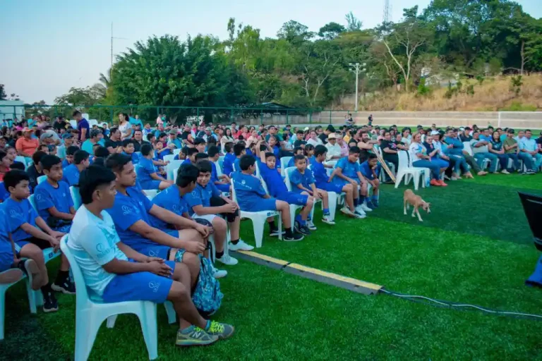 DOM entrega centro deportivo Tepecoyo, La Libertad, remodelado