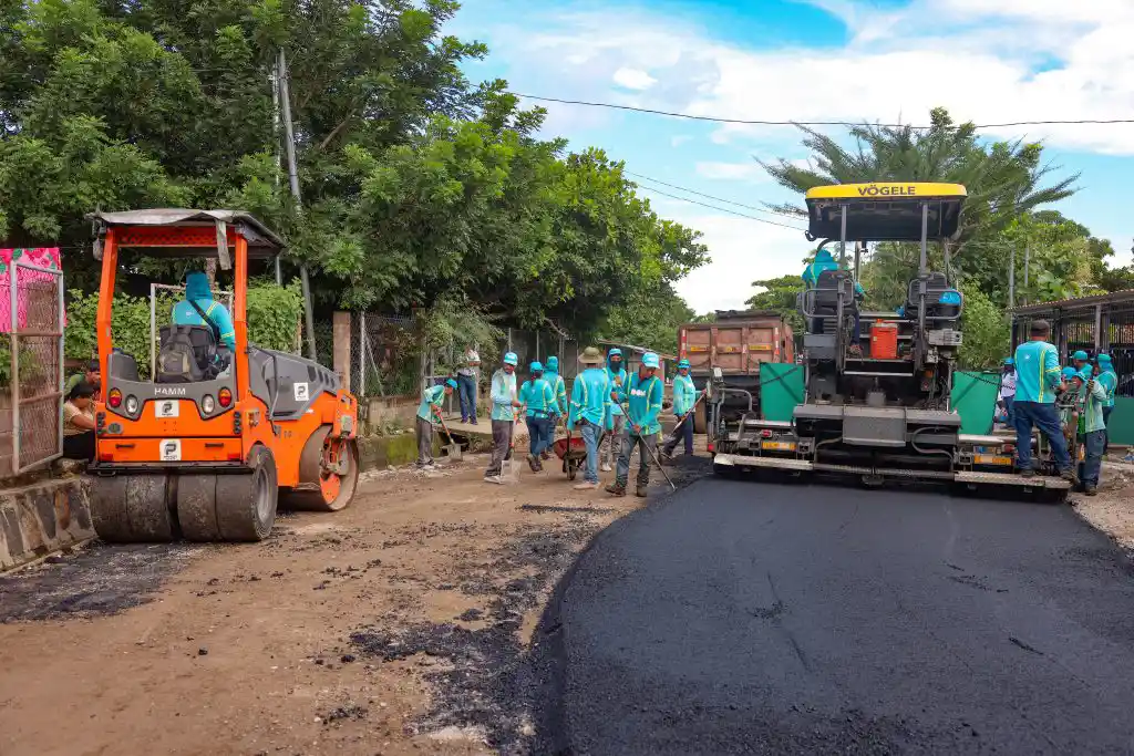 Calle pavimentada beneficia población El Paraíso, Chalatenango