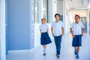 Inician clases en modernos edificios construidos por la DOM