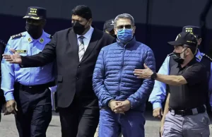 Testigos dicen expresidente hondureño, JOH, recibió dinero narco