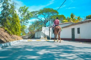 DOM reconstruye más de 1 km., calles San Isidro, Chalatenango