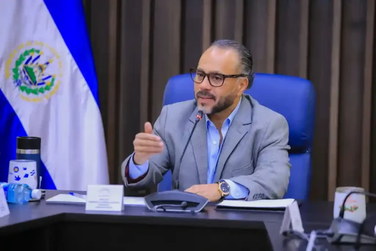 Sigue recolección insumos para Ley Especialidades Profesiones M