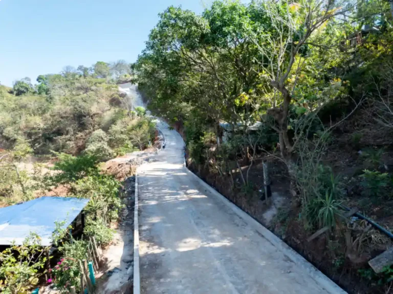 Avanza mejoramiento vial y obras de mitigación en Teotepeque