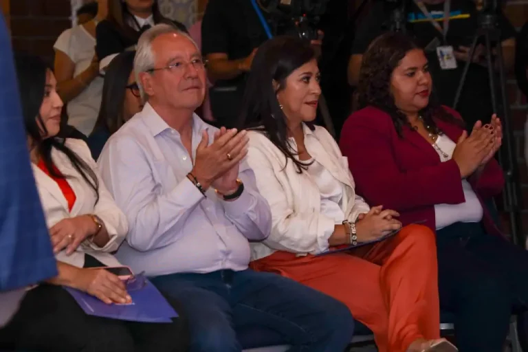 F. Gloria de K., llama ONG´s a participar a proyectos sociales
