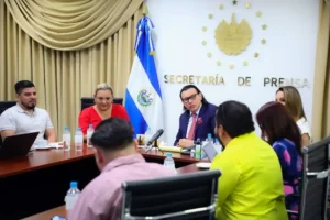Alcaldesa electa de GANA La Libertad O., se reúne con gobierno