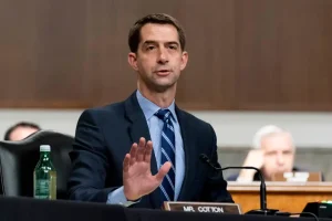Senador republicano dice Biden no respalda a los salvadoreños