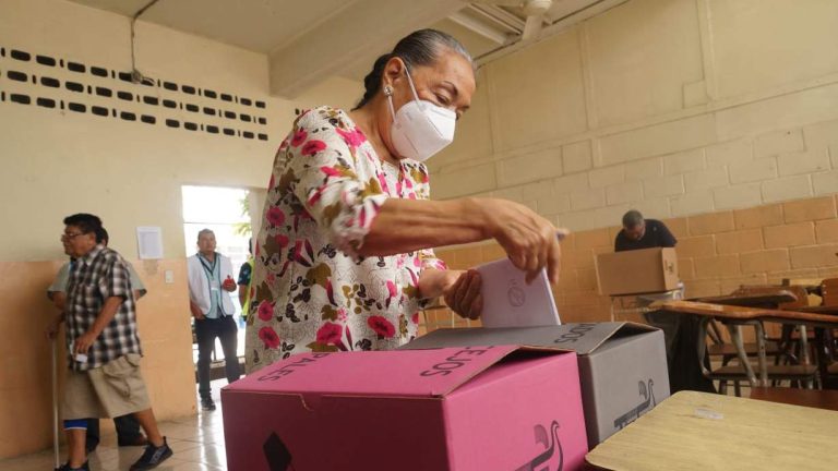 Elecciones Municipales: cierran urnas y comienza el escrutinio en El Salvador