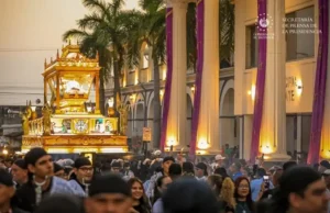 Feligreses con fervor en procesión del Santo Entierro en el país
