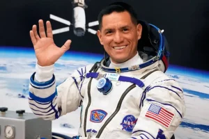 Astronauta Frank Rubio visita su país de origen, El Salvador