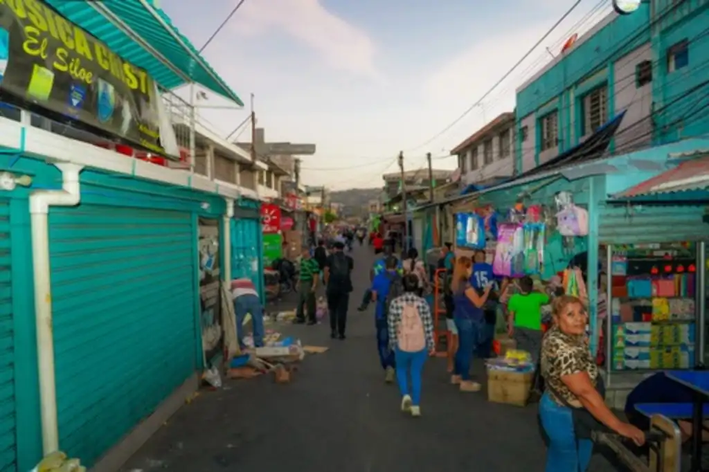 Cierre de calles por desmontaje de ventas en el centro histórico