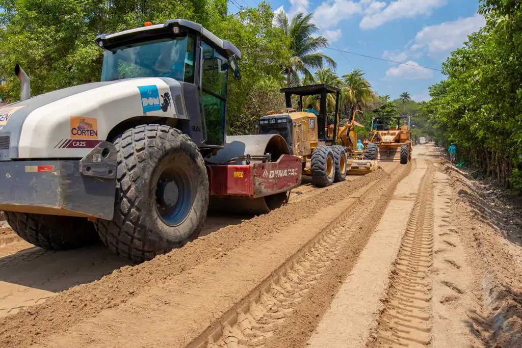 Reparan calle que conecta C. Batres a playa El Espino, Usulután