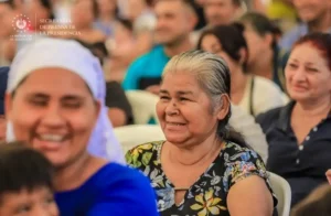 Gobierno entrega escrituras a comunidad Nueva Sociedad, Apopa