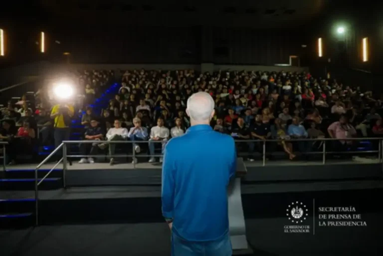 Dirección de Integración reúne jóvenes para becas universitarias