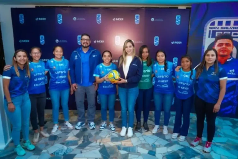 Alcalde Durán conforma selecciones fútbol playa y voleibol sala