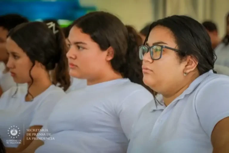 Gobierno lanza programa Juventudes con éxito en Apastepeque