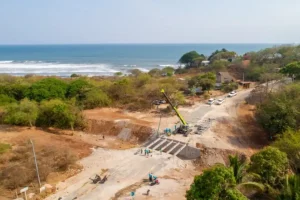 DOM inicia instalación vigas primer Surf City 2 Punta Mango