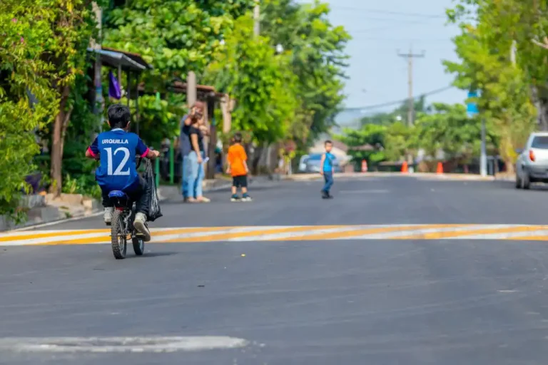 Entregan calles reparadas a habitantes de Sonzacate, Sonsonate