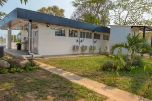 Entregan unidad de salud familiar del proyecto Surf City Circuito 2