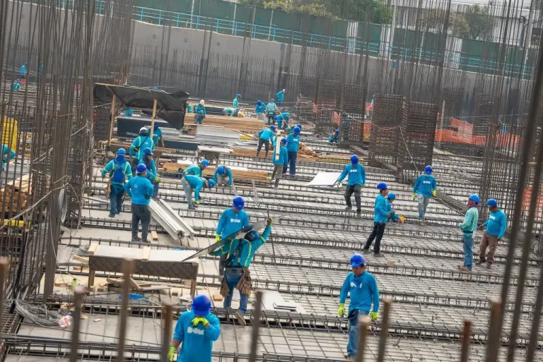 Colocan concreto hidráulico en el sótano hospital Nacional Rosales