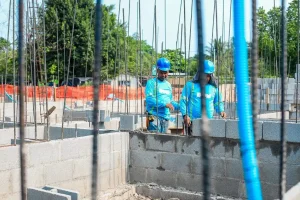 Tres centros educativos construye la DOM en La Paz