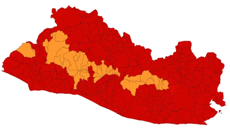 Estos sistemas mantendrán el ingreso de abundante humedad del Pacífico hacia nuestro país y la Zona de Convergencia Intertropical cercana, dando continuidad al temporal sobre El Salvador.