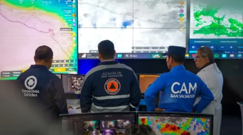 Desde esta sede se monitorean en tiempo real las emergencias ocurridas en todo el municipio, la cual cuenta con acceso a las 500 cámaras de videovigilancia municipal para atender calles inundadas, accidentes de tránsito, desbordamiento de ríos y caída de ramas. De inmediato, de coordinan las atenciones respectivas en los 5 distritos.