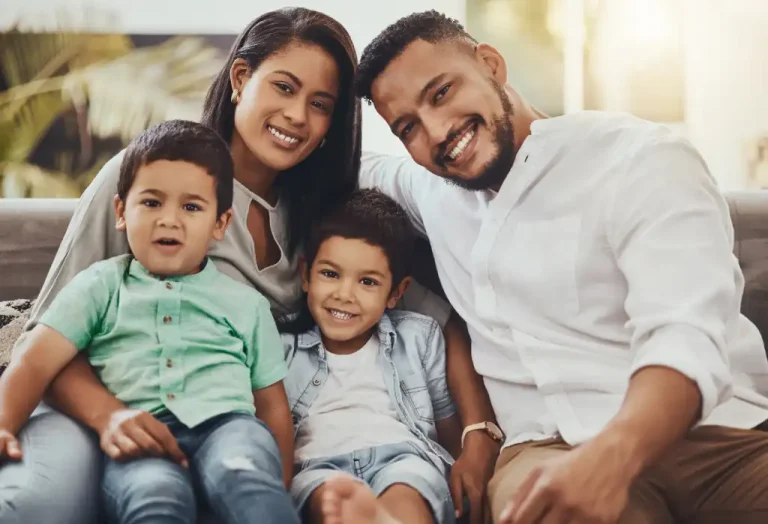 Con una sólida presencia en El Salvador, MAPFRE se enorgullece de ofrecer un seguro médico familiar con más de 40 áreas de cobertura y múltiples beneficios diseñados para brindar tranquilidad y protección integral a sus clientes.