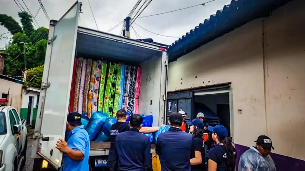 De esa cantidad de albergues, 9 están localizados en San Salvador, 10 en La Libertad, 4 en San Vicente, 1 en Chalatenango, 8 en La Unión, 9 en Sonsonate, 2 en Cabañas, 2 en La Paz, 9 en Ahuachapán, 1 en San Miguel, 2 en Santa Ana y 4 en Usulután.