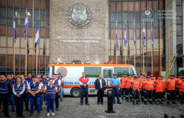 “Vamos a hacer dentro de nuestros objetivos el control de cerca de 1,300,328 viviendas, esto va a ser cubierto en los 44 municipios del país. Este es un plan que tiene una duración de 30 días intensivos. Vale aclarar que todas las acciones antivectoriales se han venido realizando a lo largo de todo el año”, manifestó.