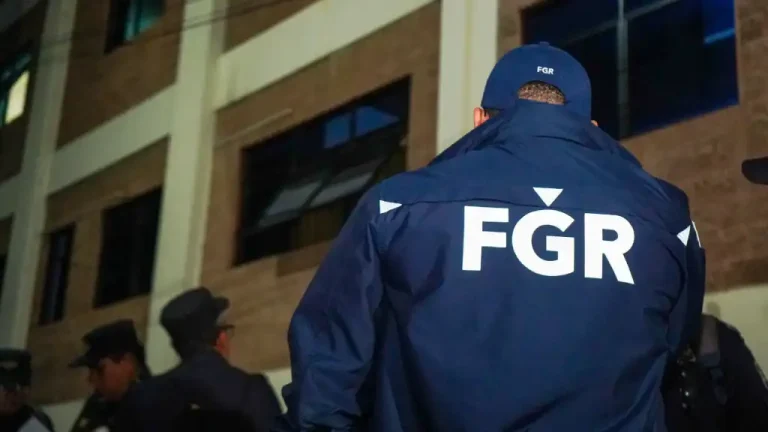 Según la información oficial, la estructura está compuesta por un abogado y personas civiles que falsificaron documentos para solicitar préstamos de entre $10 mil y $20 mil dólares, logrando estafar a la cooperativa con más de un millón de dólares.