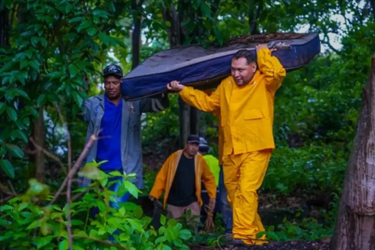 Las acciones de limpieza incluyeron la intervención de la quebrada El Porvenir, recolección de residuos voluminosos para prevenir inundaciones y riesgos que se puedan dar durante las lluvias.