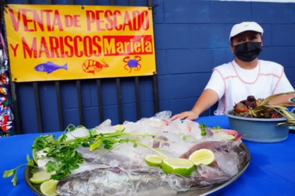 El alcalde de San Salvador Centro, Mario Durán, llevó a cabo el primer Festival del Marisco en el mercado Cuscatancingo, para apoyar a comerciantes de pescados, camarones, calamares, conchas, almejas y otros productos del mar.