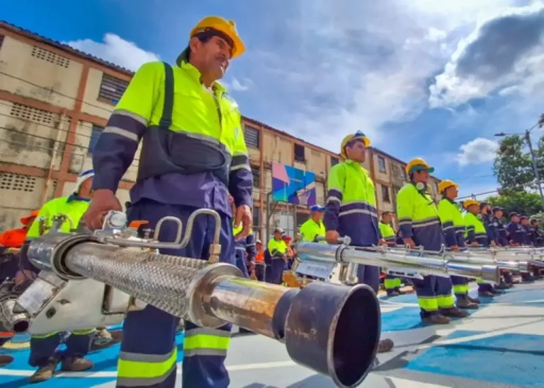 Este lunes, el alcalde Mario Durán lanzó el Plan Municipal de Fumigación en los distritos de Mejicanos, Ayutuxtepeque, Cuscatancingo, Ciudad Delgado y San Salvador capital. Las intervenciones se realizarán en 250 mil viviendas, para la eliminación de vectores luego de las tormentas recientes.